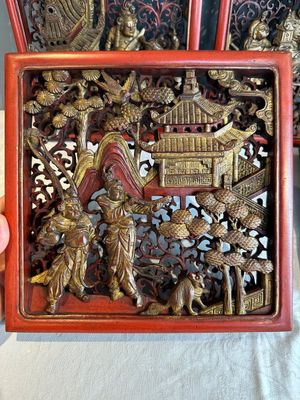 Two pairs of Chinese carved, lacquered and gilt-decorated wooden panels with figural design, 19th C. — foto 2
