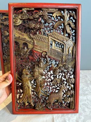 Two pairs of Chinese carved, lacquered and gilt-decorated wooden panels with figural design, 19th C. — foto 22