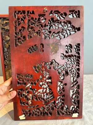Two pairs of Chinese carved, lacquered and gilt-decorated wooden panels with figural design, 19th C. — foto 32