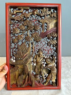 Two pairs of Chinese carved, lacquered and gilt-decorated wooden panels with figural design, 19th C. — foto 35