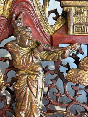 Two pairs of Chinese carved, lacquered and gilt-decorated wooden panels with figural design, 19th C. — foto 4