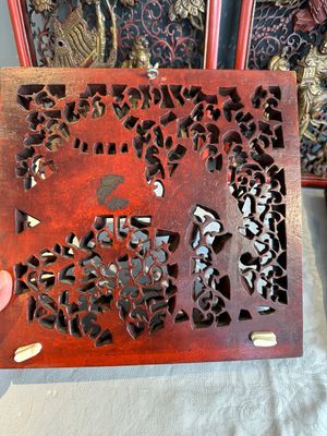 Two pairs of Chinese carved, lacquered and gilt-decorated wooden panels with figural design, 19th C. — foto 7