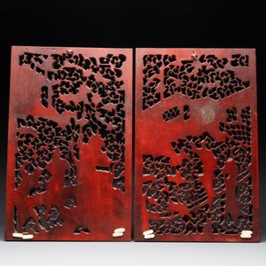 Two pairs of Chinese carved, lacquered and gilt-decorated wooden panels with figural design, 19th C. — foto 3