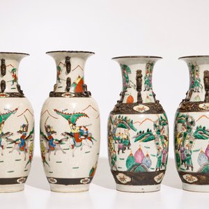 Two pairs of Chinese famille rose and verte Nanking crackle glaze vases, 19th C. — photo 2