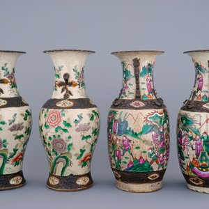 Two pairs of Chinese famille rose and verte Nanking crackle glaze vases, 19th C. — photo 2