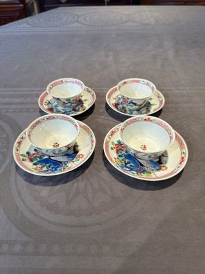 Two pairs of Chinese famille rose cups and saucers with pheasants and roosters, Yongzheng/Qianlong — photo 1
