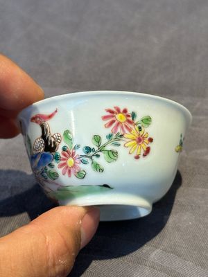 Two pairs of Chinese famille rose cups and saucers with pheasants and roosters, Yongzheng/Qianlong — photo 25