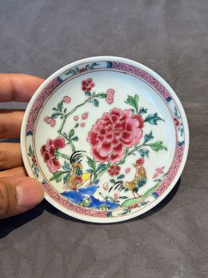 Two pairs of Chinese famille rose cups and saucers with pheasants and roosters, Yongzheng/Qianlong — photo 29