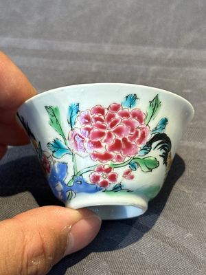 Two pairs of Chinese famille rose cups and saucers with pheasants and roosters, Yongzheng/Qianlong — photo 36