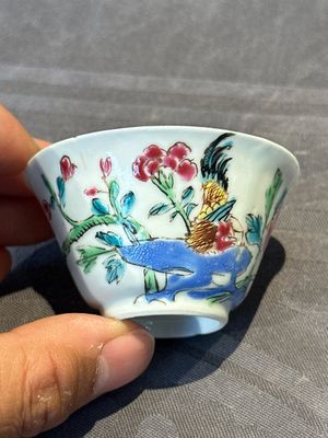 Two pairs of Chinese famille rose cups and saucers with pheasants and roosters, Yongzheng/Qianlong — photo 37
