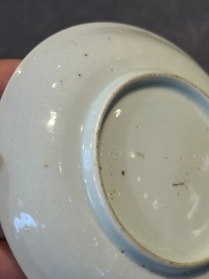 Two pairs of Chinese famille rose cups and saucers with pheasants and roosters, Yongzheng/Qianlong — photo 7