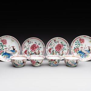 Two pairs of Chinese famille rose cups and saucers with pheasants and roosters, Yongzheng/Qianlong — photo 1