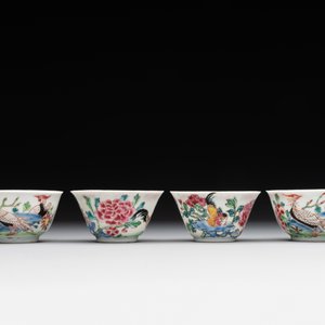 Two pairs of Chinese famille rose cups and saucers with pheasants and roosters, Yongzheng/Qianlong — photo 4