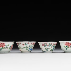 Two pairs of Chinese famille rose cups and saucers with pheasants and roosters, Yongzheng/Qianlong — photo 5