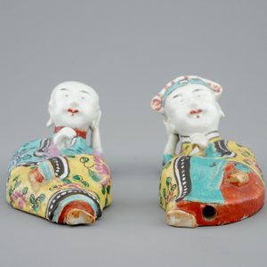 Two pairs of Chinese famille rose figural wall vases, Qianlong, 18th C. — photo 2
