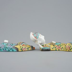 Two pairs of Chinese famille rose figural wall vases, Qianlong, 18th C. — photo 5