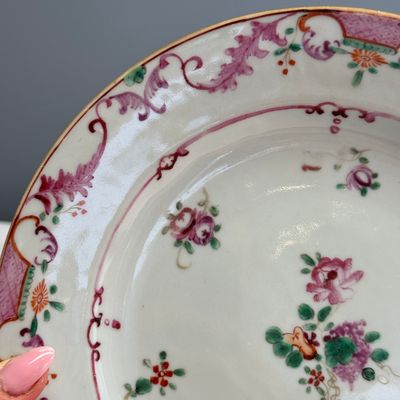 Two pairs of Chinese famille rose plates — foto 22