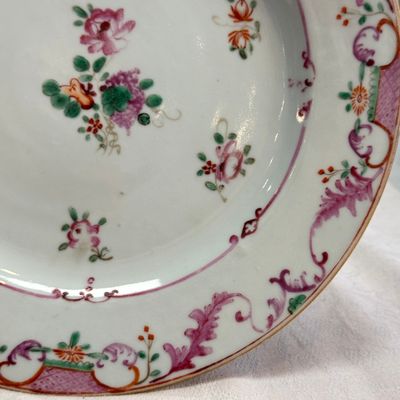 Two pairs of Chinese famille rose plates — foto 24