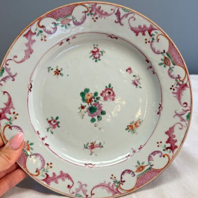 Two pairs of Chinese famille rose plates — foto 28