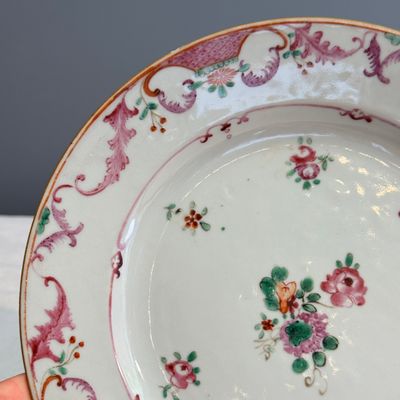 Two pairs of Chinese famille rose plates — foto 30