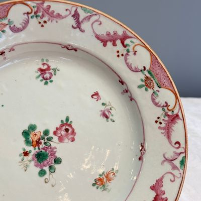 Two pairs of Chinese famille rose plates — foto 31