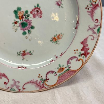Two pairs of Chinese famille rose plates — foto 32