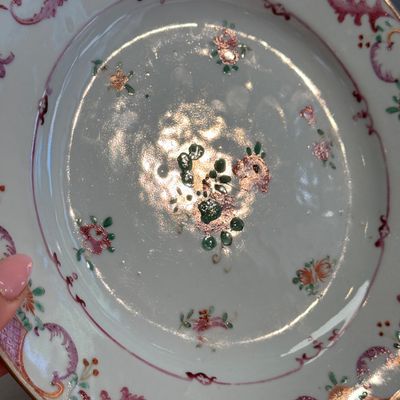Two pairs of Chinese famille rose plates — foto 33