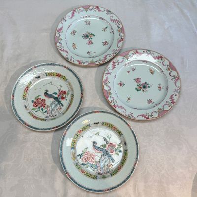 Two pairs of Chinese famille rose plates — foto 1