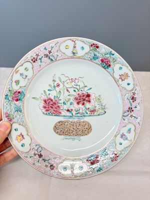 Two pairs of Chinese famille rose plates — foto 10