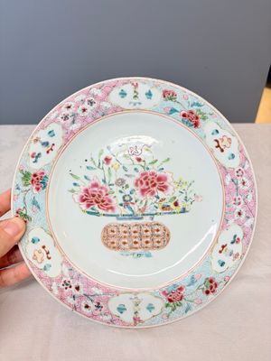 Two pairs of Chinese famille rose plates — foto 22