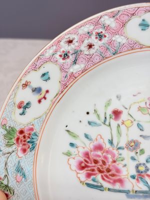 Two pairs of Chinese famille rose plates — foto 24