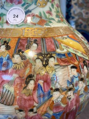 Two pairs of Chinese famille rose vases, 19th C. — photo 16