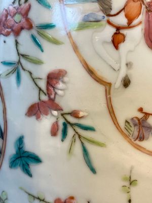 Two pairs of Chinese famille rose vases, 19th C. — photo 5