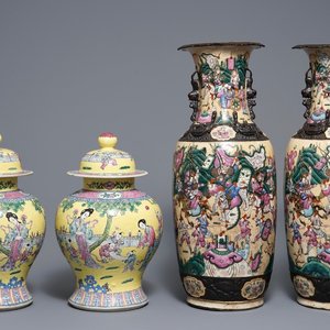 Two pairs of Chinese famille rose vases, 19th C. — photo 1