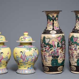 Two pairs of Chinese famille rose vases, 19th C. — photo 2
