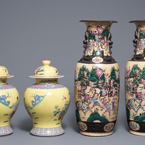 Two pairs of Chinese famille rose vases, 19th C. — photo 3