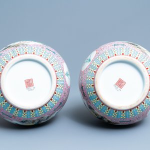 Two pairs of Chinese famille rose vases, Republic — photo 5