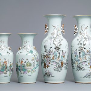 Two pairs of Chinese famille rose vases with ladies in a garden, 19/20th C. — 照片 1