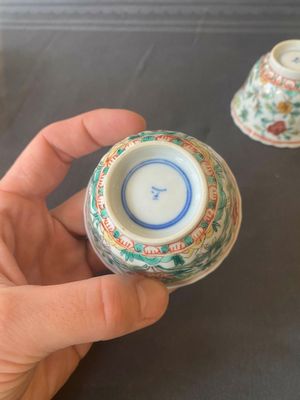 Two pairs of Chinese famille verte cups and saucers, Kangxi — 照片 21