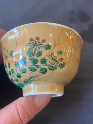 Two pairs of Chinese famille verte cups and saucers, Kangxi — 照片 30