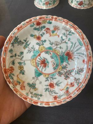 Two pairs of Chinese famille verte cups and saucers, Kangxi — 照片 7