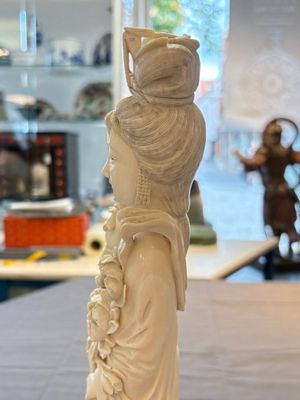 Two pairs of Chinese ivory 'elegant beauty' carvings, 'Da Hai 大海' mark, 19/20th C. — 照片 25