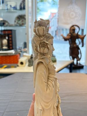 Two pairs of Chinese ivory 'elegant beauty' carvings, 'Da Hai 大海' mark, 19/20th C. — 照片 31