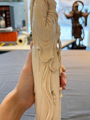 Two pairs of Chinese ivory 'elegant beauty' carvings, 'Da Hai 大海' mark, 19/20th C. — 照片 32