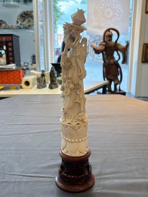 Two pairs of Chinese ivory 'elegant beauty' carvings, 'Da Hai 大海' mark, 19/20th C. — 照片 40
