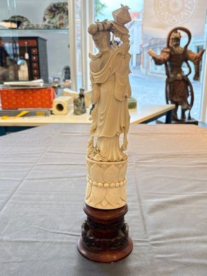 Two pairs of Chinese ivory 'elegant beauty' carvings, 'Da Hai 大海' mark, 19/20th C. — 照片 47