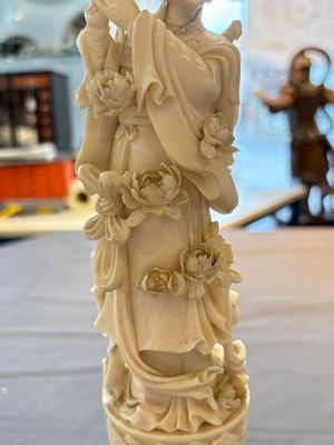 Two pairs of Chinese ivory 'elegant beauty' carvings, 'Da Hai 大海' mark, 19/20th C. — 照片 50