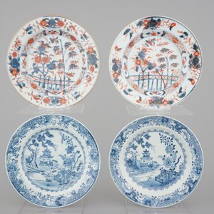 Two pairs of Chinese porcelain plates, blue & white and Imari, 18th C. — 照片 1