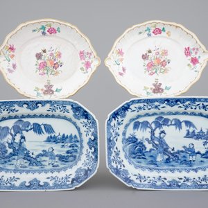 Two pairs of Chinese porcelain serving trays, blue and white and famille rose, 18th C. — foto 3