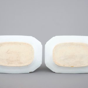 Two pairs of Chinese porcelain serving trays, blue and white and famille rose, 18th C. — foto 5